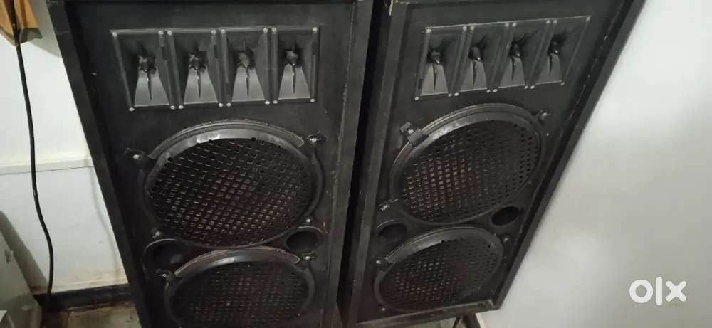 Want to sell Two Speakers and One Amplifier