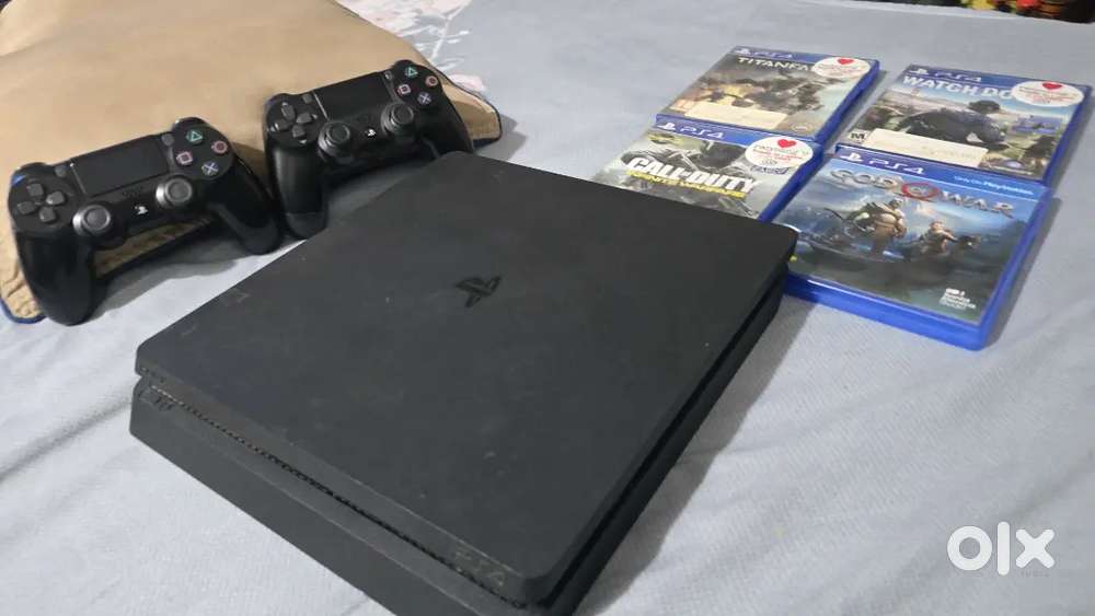 PS4 Slim 1TB + 2 Controllers + 4 Games Free - Excellent Condition
