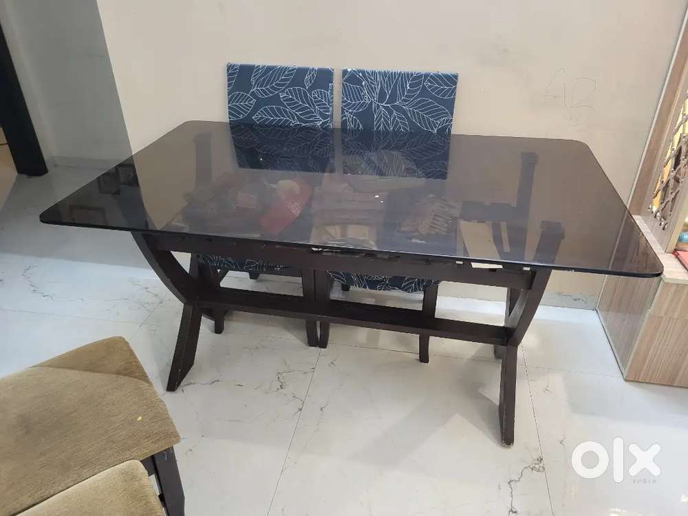 Dining table with glass top 6 seater