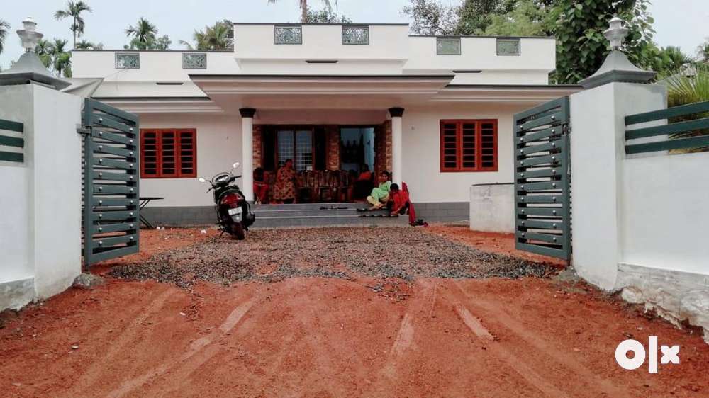 15cents plot with 1400sqft new house at Chalakkudi near to NH