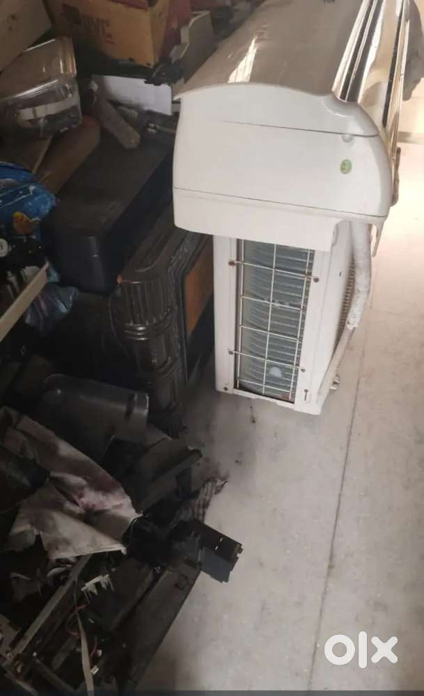 Blue Star AC Very good condition hurry up urgently cell