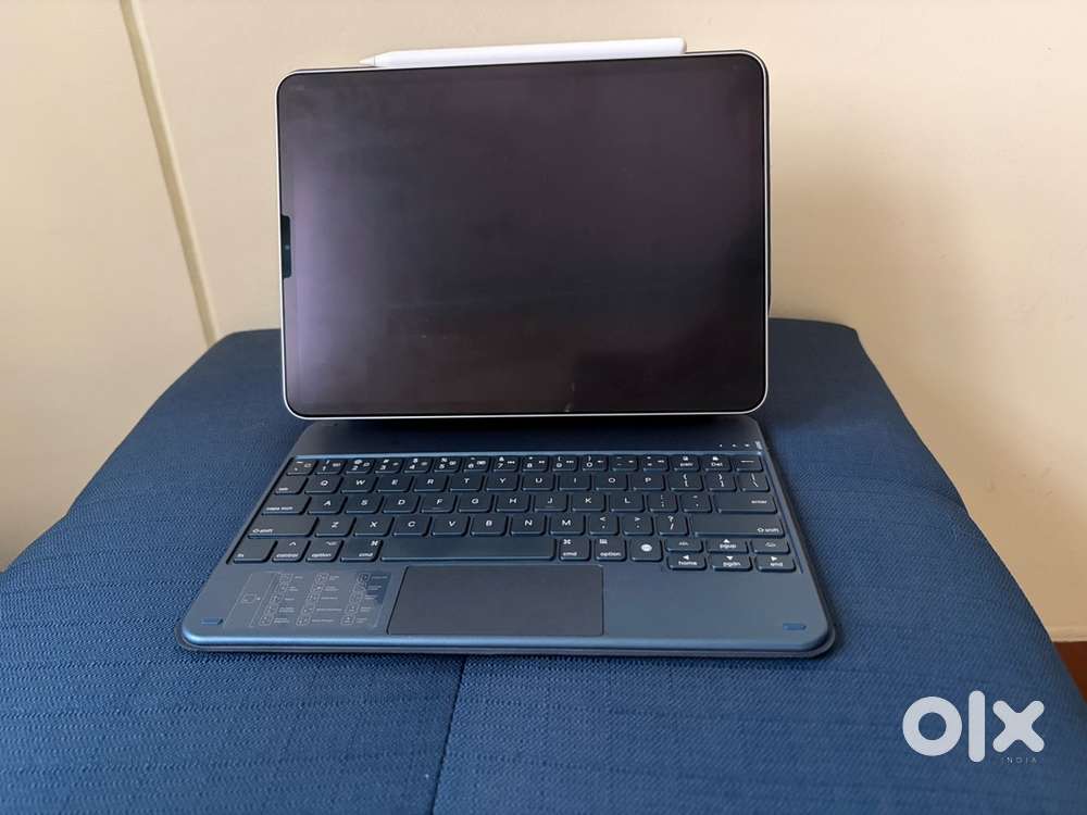 Apple Ipad Pro with pencil and keyboard case