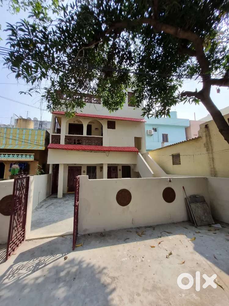 Individual house main road