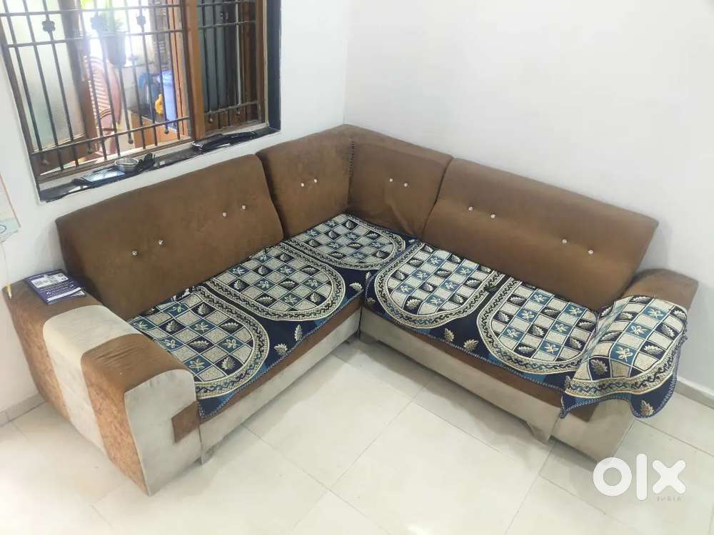 Urgently sale 5 seater corner sofa set