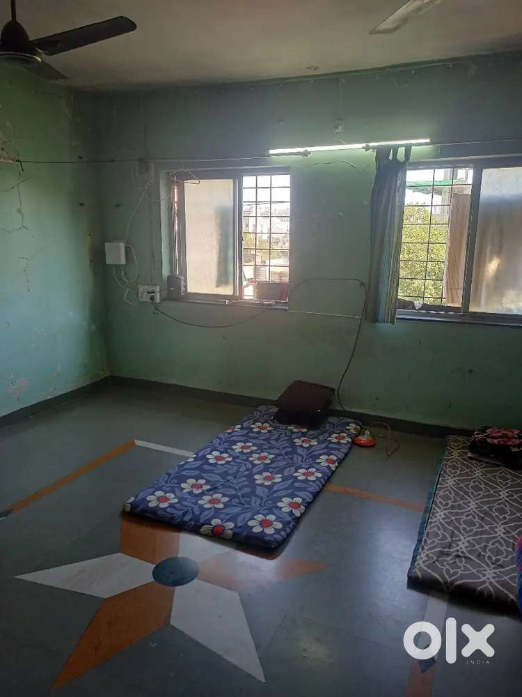 Urgently need 1 male roommate