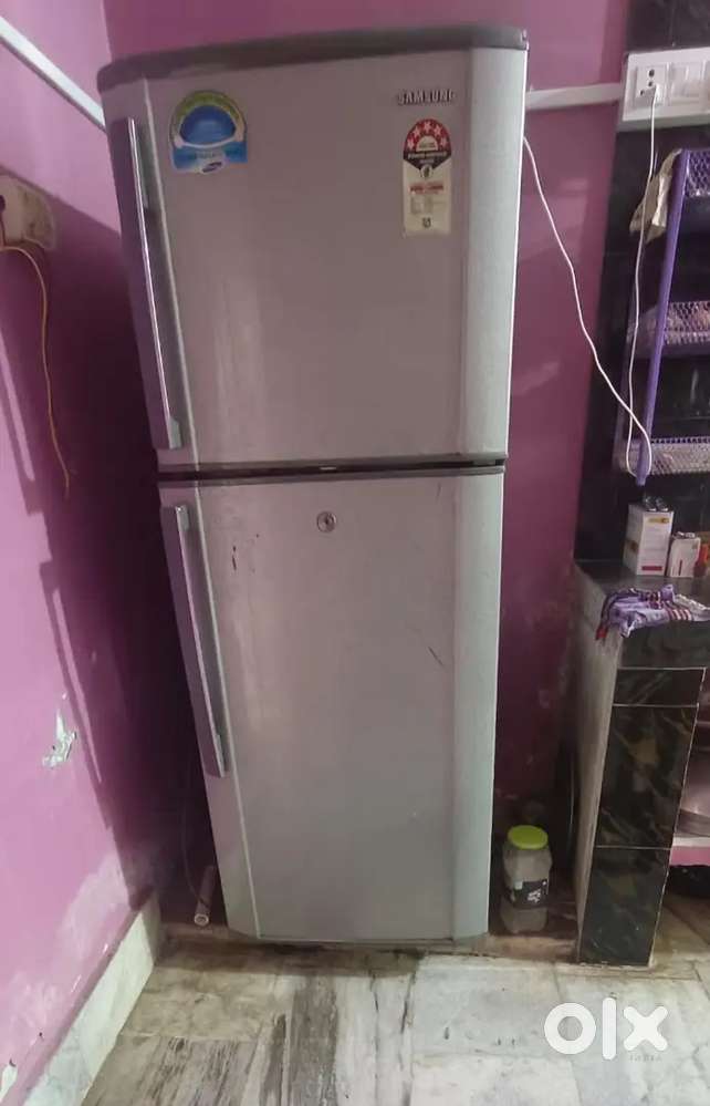 TO SELL MY DOUBLE DOOR SAMSUNG 240LT. REFRIGERATOR