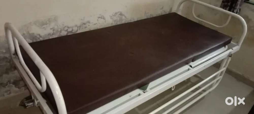 New fold steel hospital bed