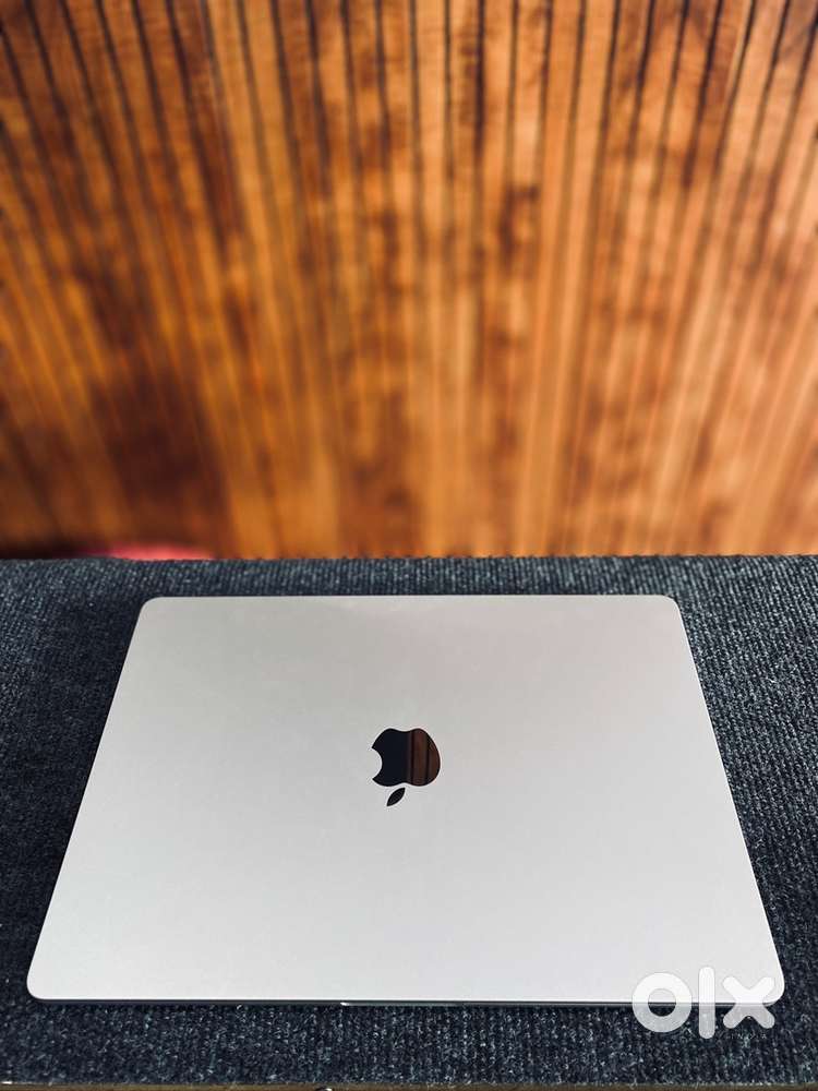 Apple m2 chip 15 inch air -8/256