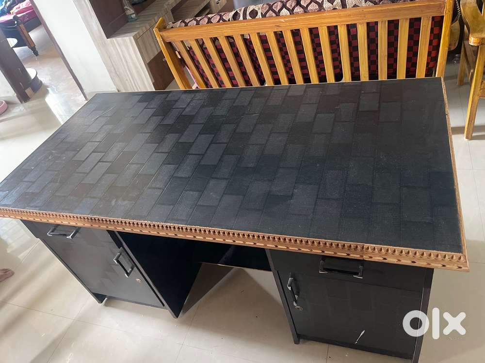 Office table