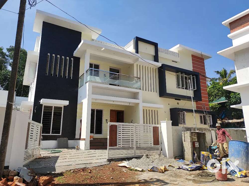 AN AMAZING NEW 4BED ROOM 2650SQ FT 6CENT HOUSE IN AYYANTHOLE,THRISSUR