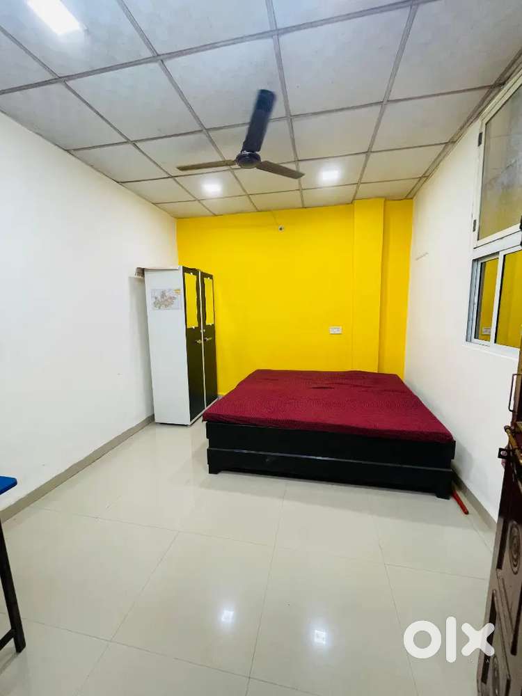 3000 rs me room partener chaiye