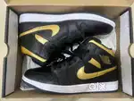 Nike air jordan 1 mid (size - uk 11)