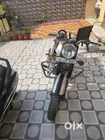 Selling royal enfield 500 cc silver color
