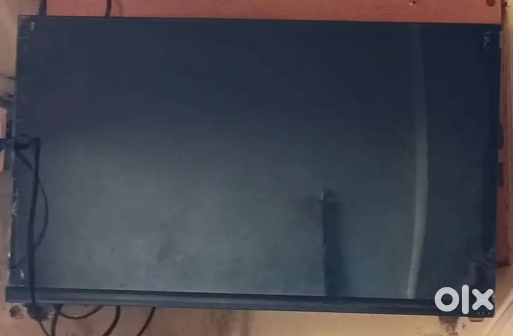 3 nos 32 smartes tv on bandh condition on scrap ret ( 500 rs )