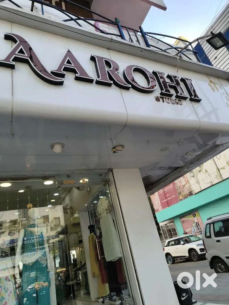 Sales man and sales girl required for ladies garment showroom