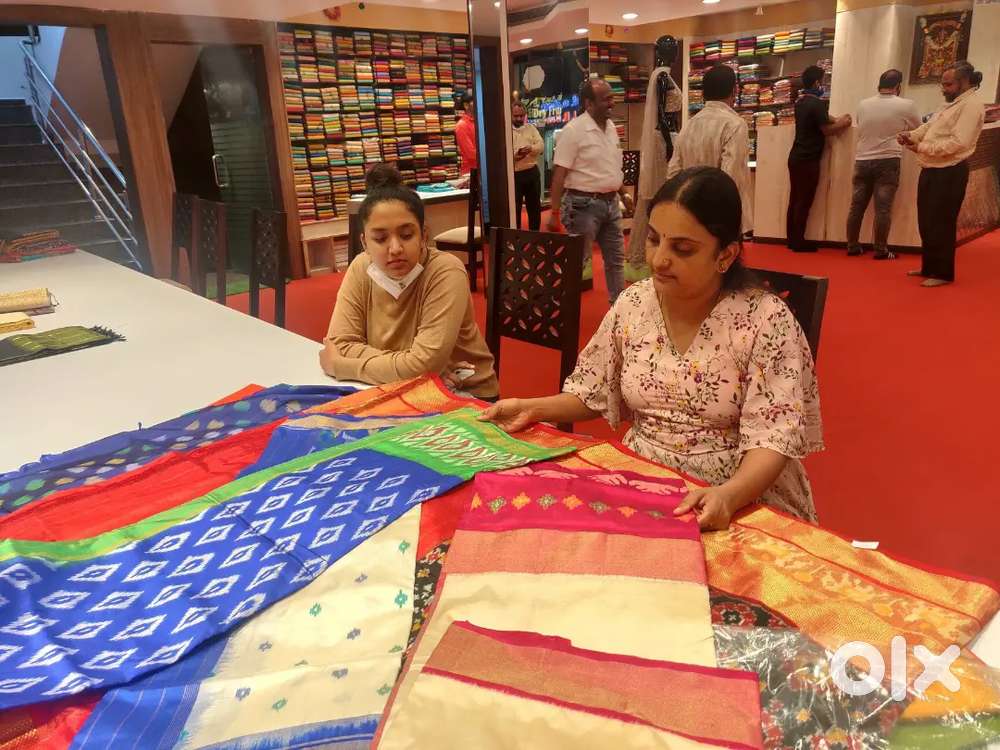 SAREE SHOWROOM VACANCY AVAILABLE IN VARANASI LOCATION.