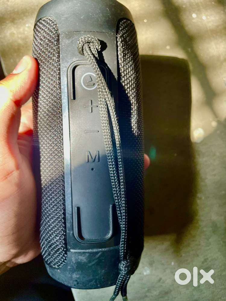 BOAT STONE 620   blue tooth speaker 10 watt loud soun  in good contion