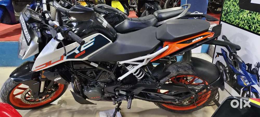 A to Z BIKE POINT KTM Duke 125 cc E20 top 2024 modle