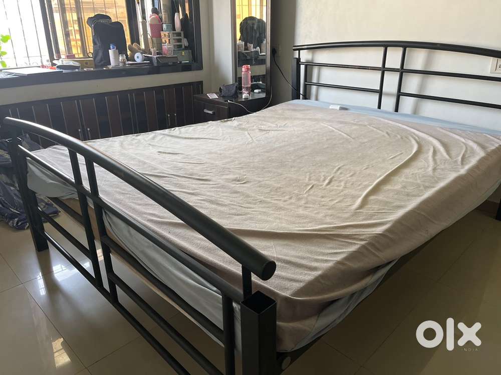 Storage cot and mattress