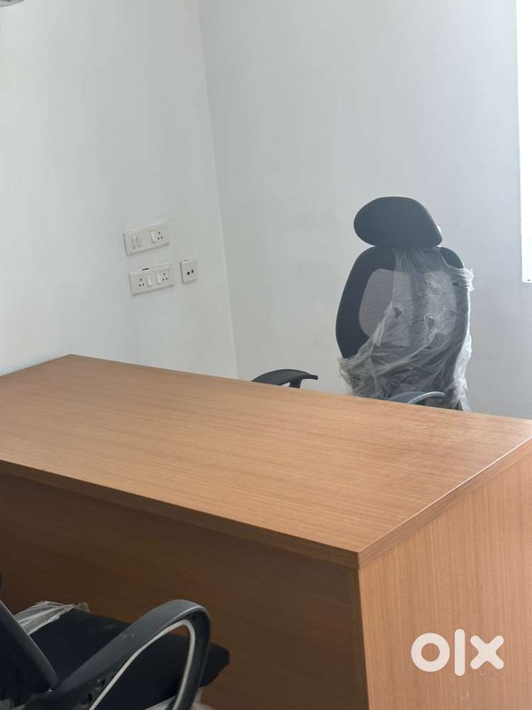 250 sq ft FULLY FURNISHED (OFFICE SPACE )
