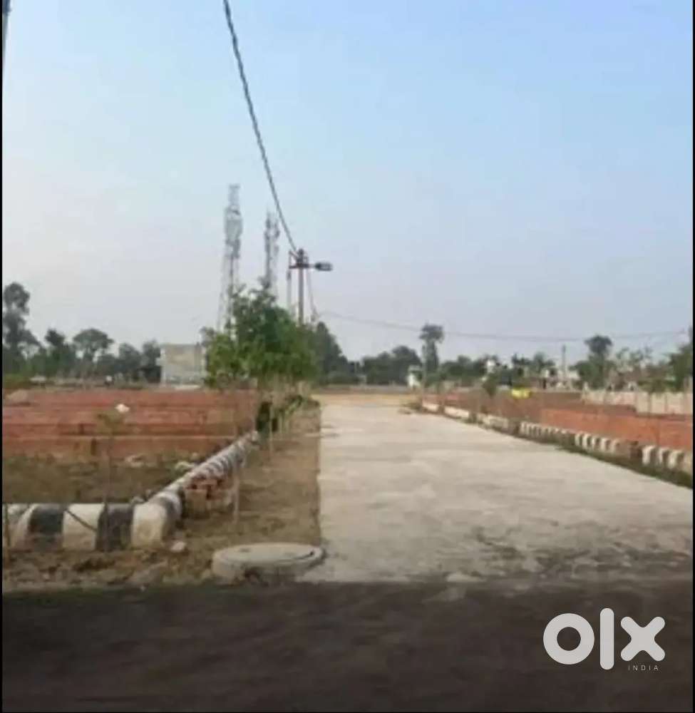 Lucknow 1090 se 8km के duri pr plot leee 1999