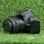 Nikon D5200 DSLR CAMERA in super condition with bag