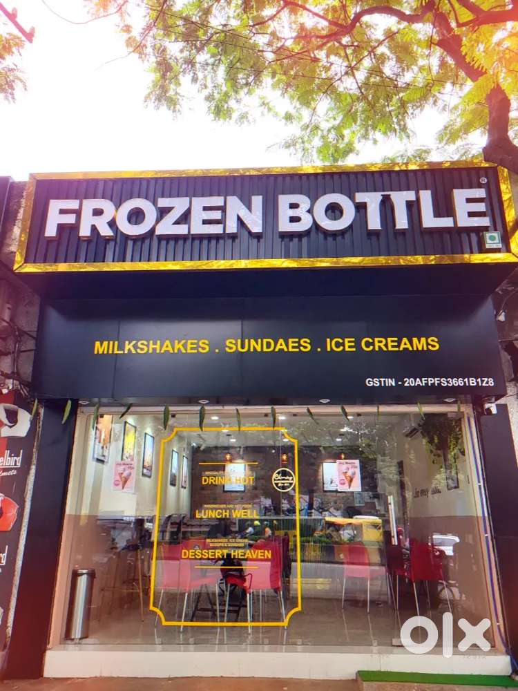 Retail salesperson - Frozen Bottle