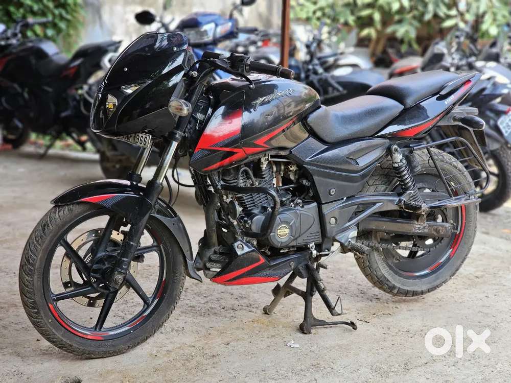 Bajaj Pulsar 150 twin disc well maintain bike Muzaffarpur number