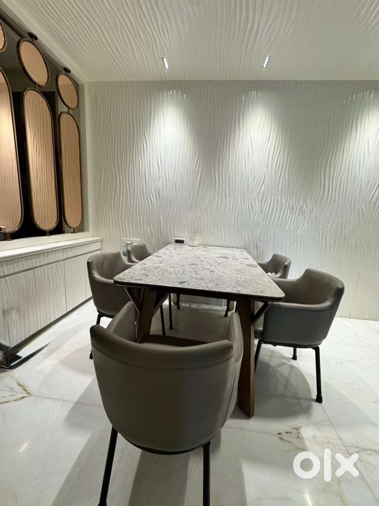 Set of 5 Revolving Dining Chairs in Excellent Condition