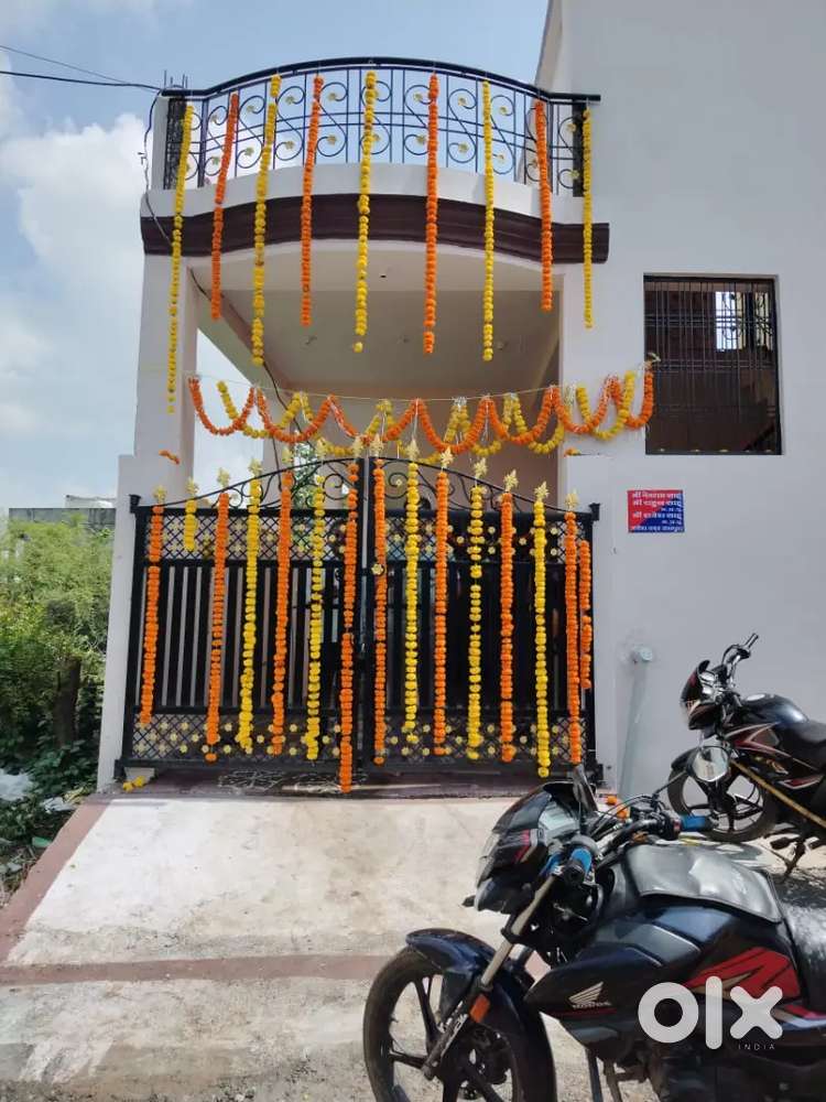 Available single room attached with bathroom