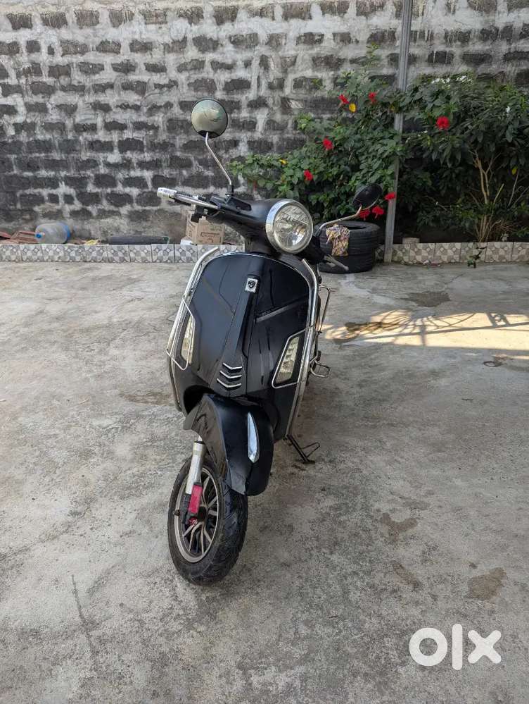 Diwa Rapido e-scooter (60km range, no RTO required), working condition