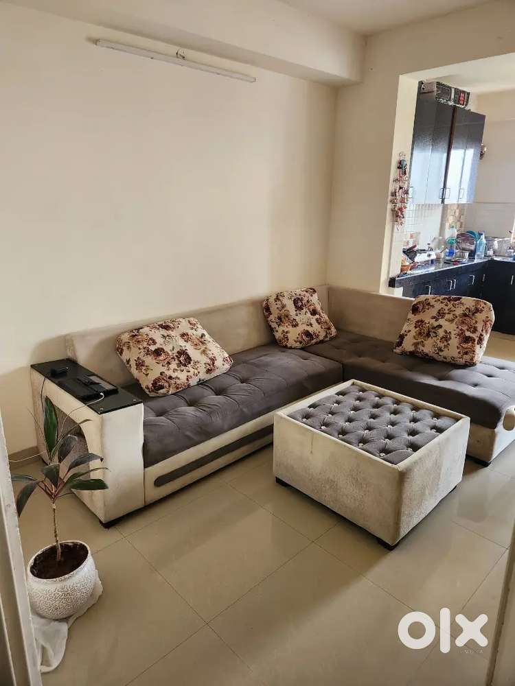 6 seater Sofa set in good condition selling it because of shiting