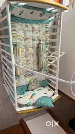 Kid crib with bedding