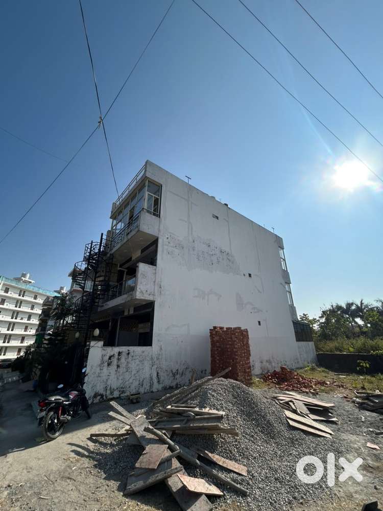 120 gajj 3story house close indian oil petrol pump