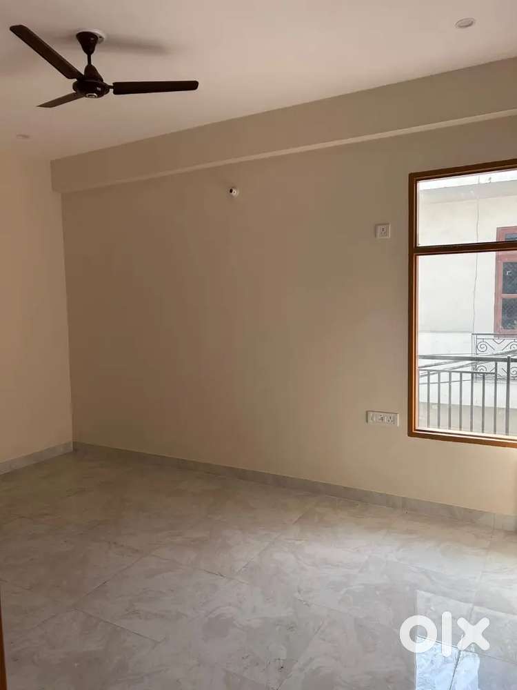 1 BHK semifurnished owner free property Sector 52 Wazirabad village