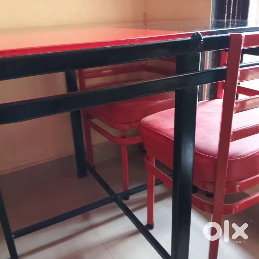 Dinning table & 4 chair very good quality