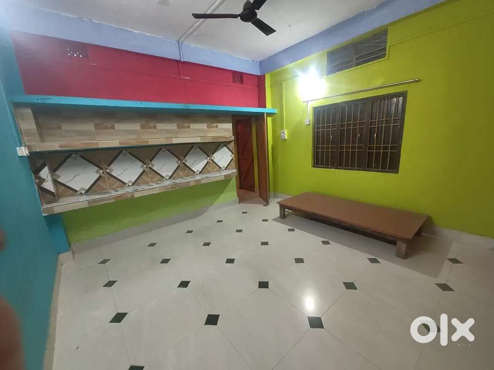 Rent available in Vivekananda Street.