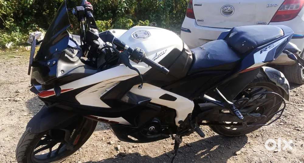 Bajal pulsar rs 200