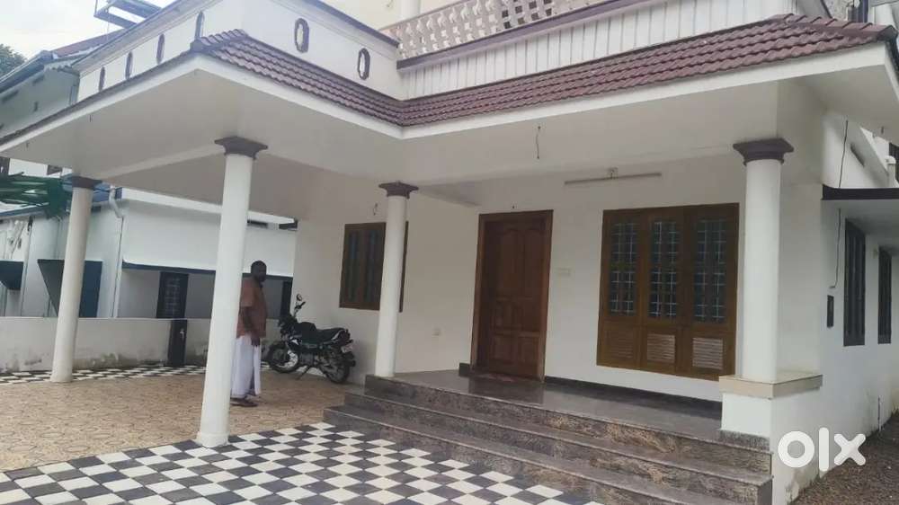 4 bedroom house for sale in Ettumanoor town