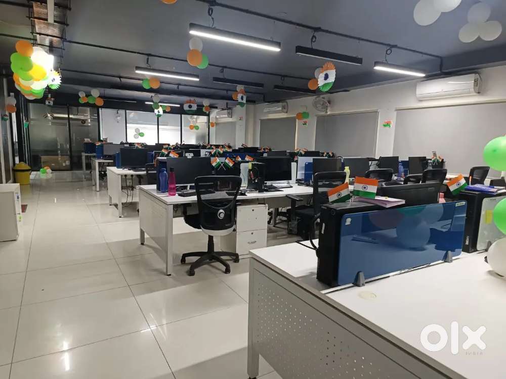 52 seaters 4 cabins 1 conference plag n play office for rent