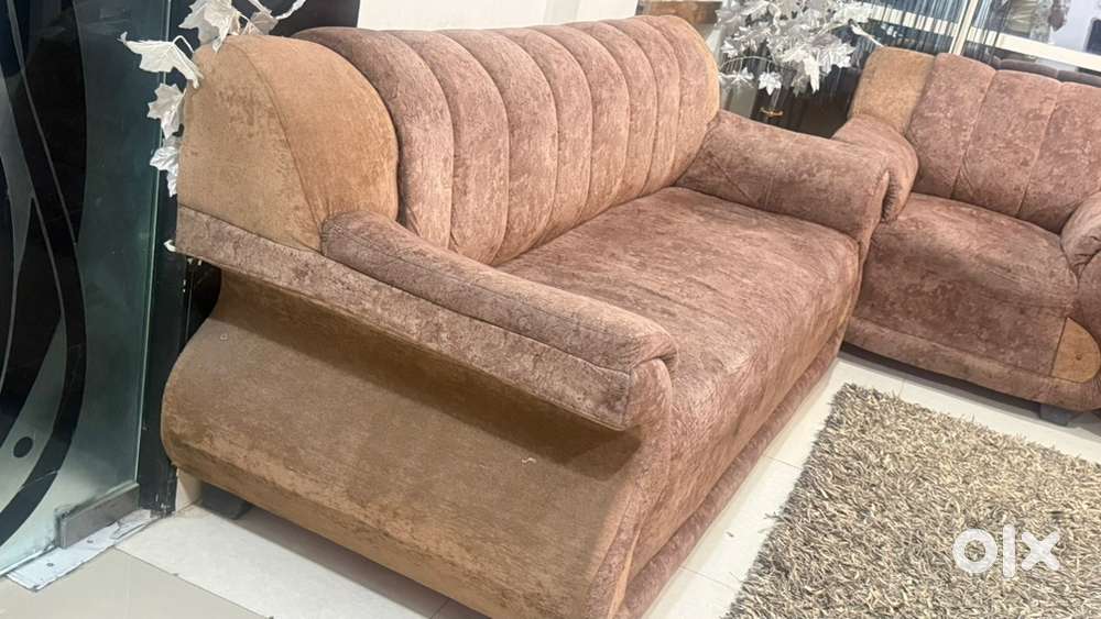 Brown colour 5 seater sofa comfortable set urjent sell