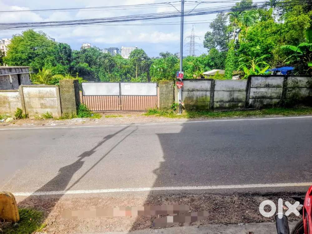 PLOT SALE NEAR LULUMALL HEAD OFFICE