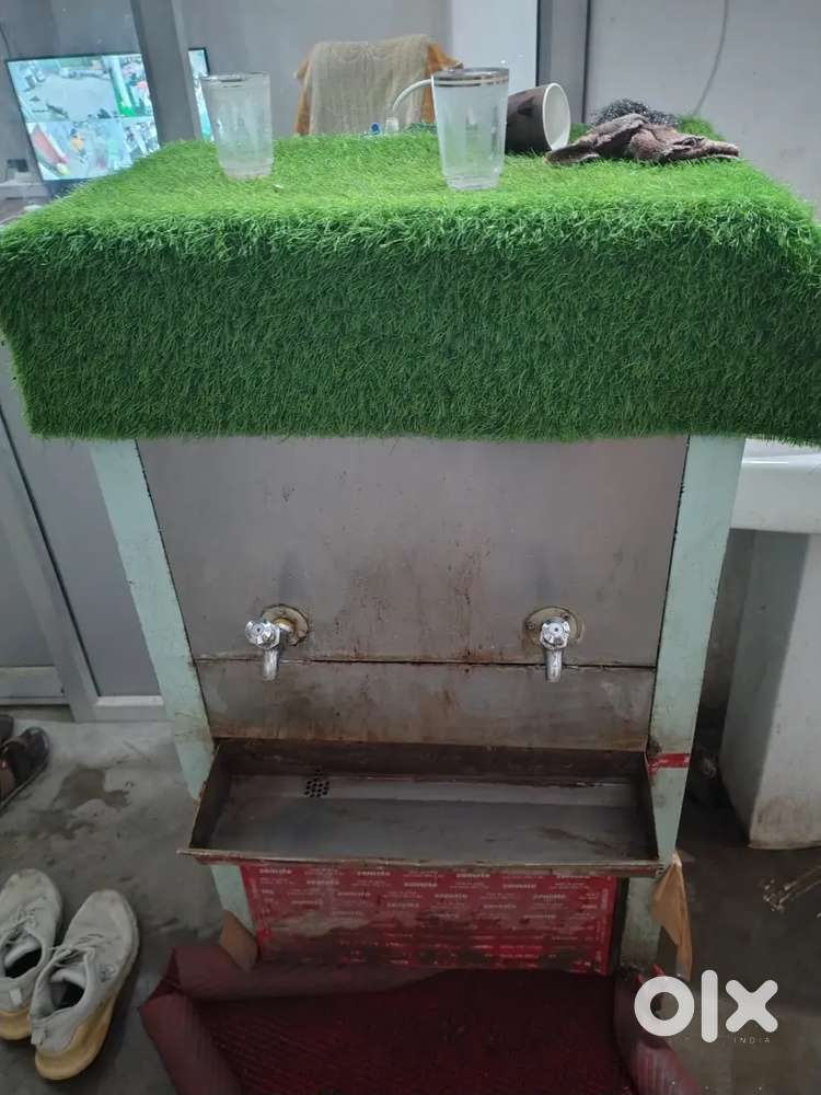 Paani thnda or filter dono kaam badhiya se karta h