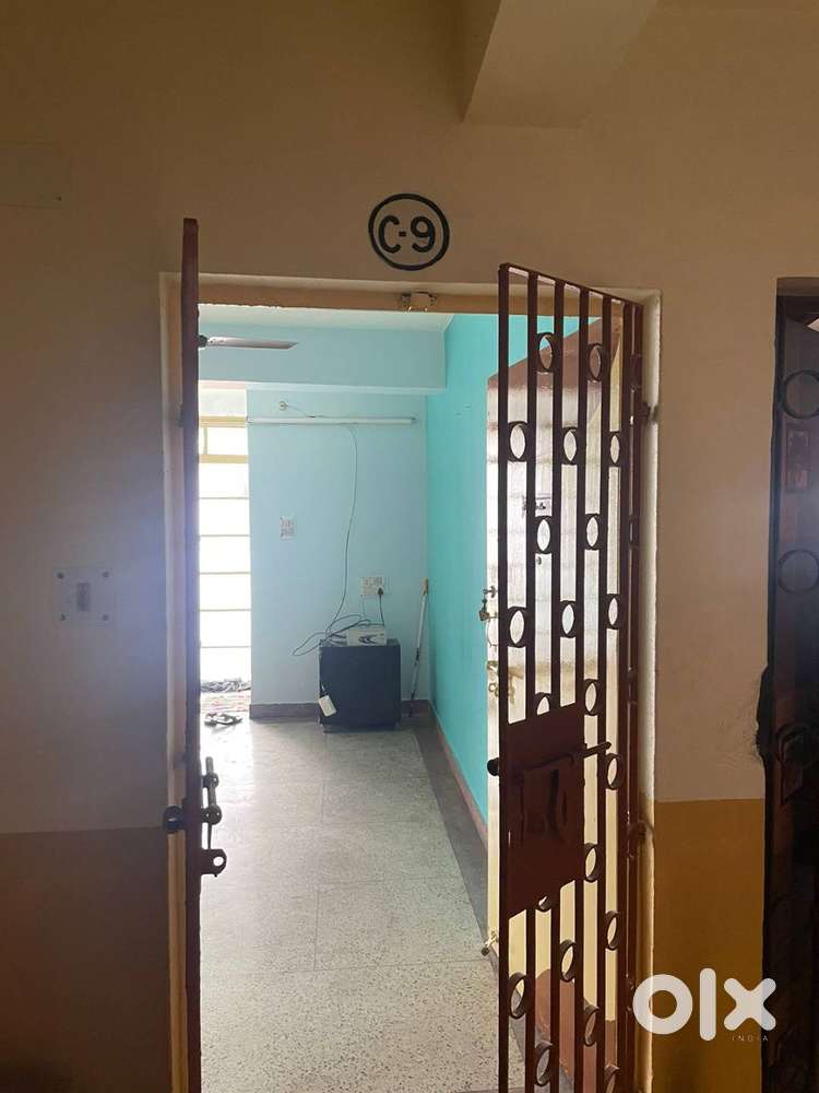 2 BHK flat with parking and lift on rent at Batia Basti Kadma