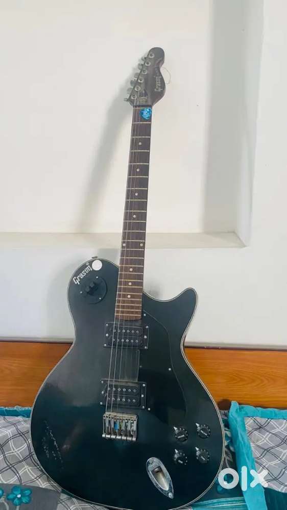 Electric guitar for sale with amplifier brand new condition