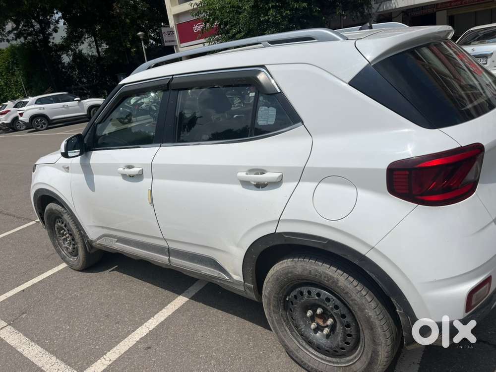Hyundai Venue 2021 Petrol Well Maintained