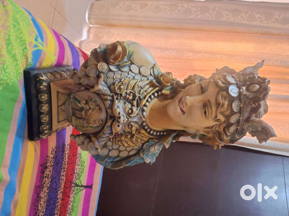 Antique Eligebeth statue