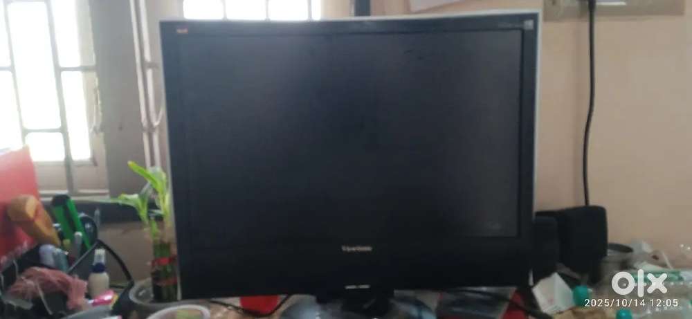 LCD Monitor 19 Inches used in Advocate office