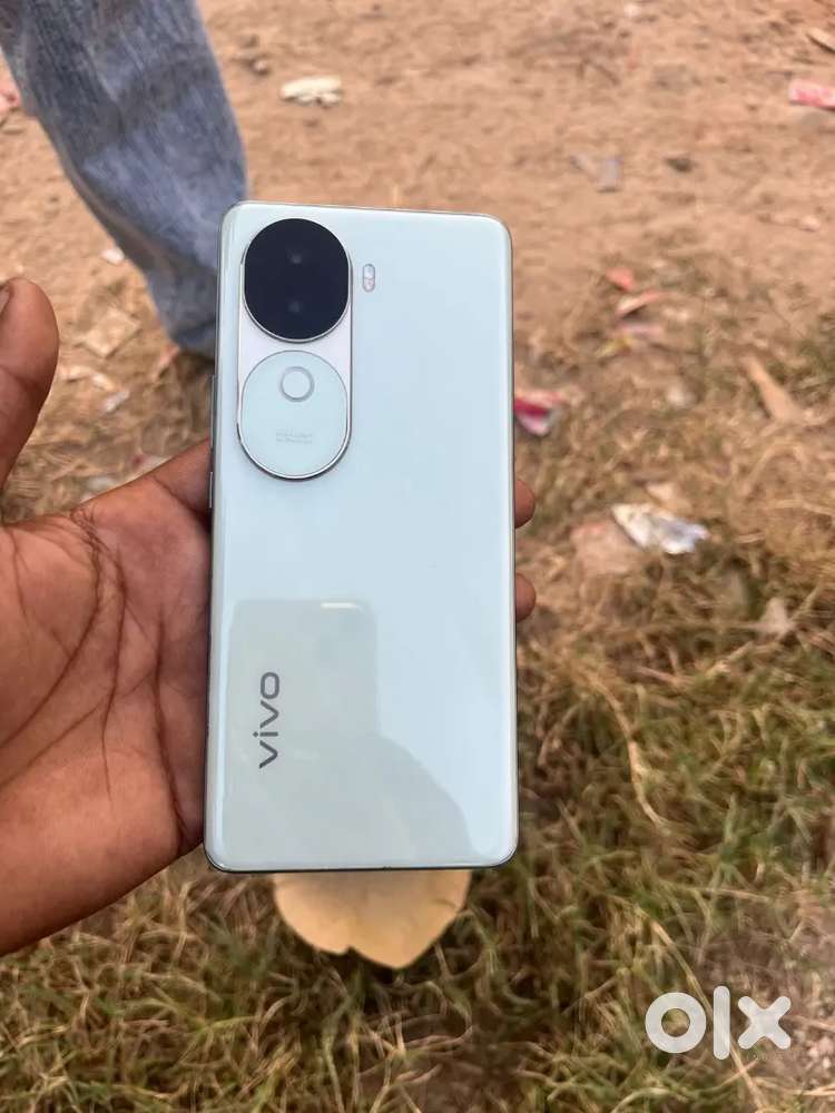 मोबाइल बिकाऊ vivo v40e