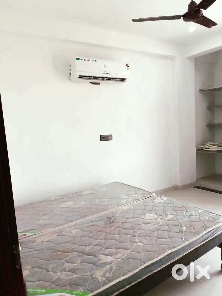 1 RK/Studio mahal road jagatpura